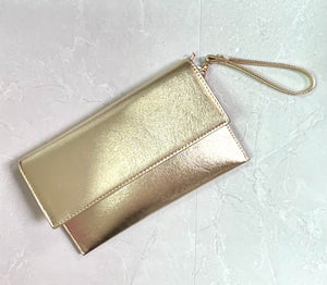 Envelope metallic clutch