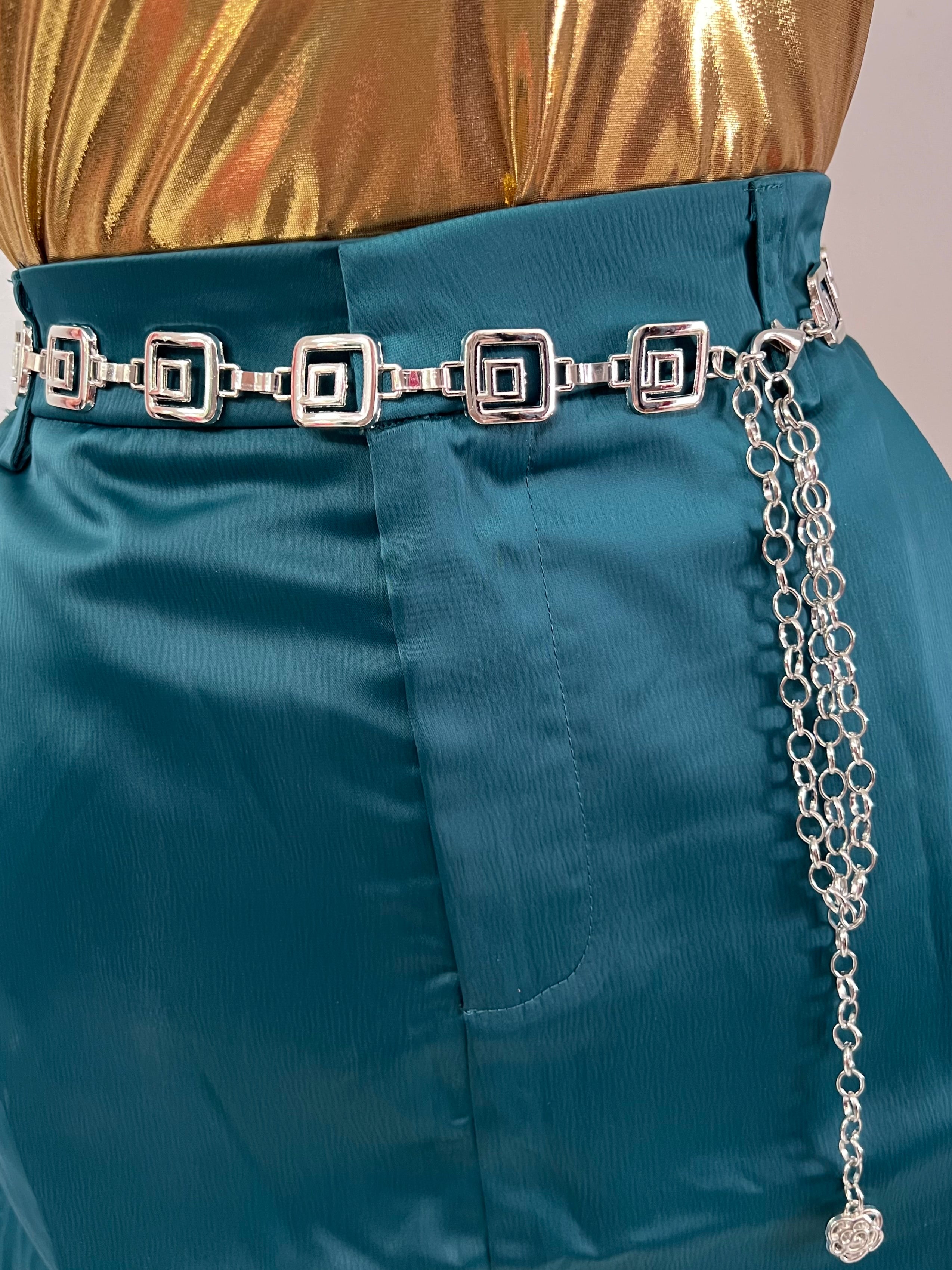 Squared chain belt