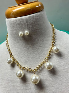 Pearls chain necklace