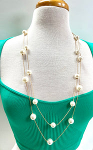 Long pearls necklace